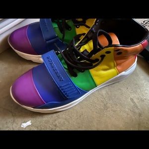 Colorful shoe Burberry used but great condition no box size 45 1/2
